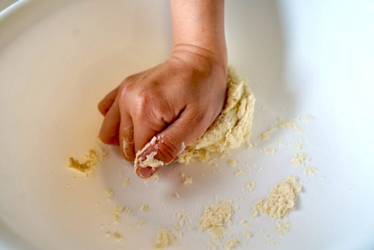 Kneading ramen dough with kansui